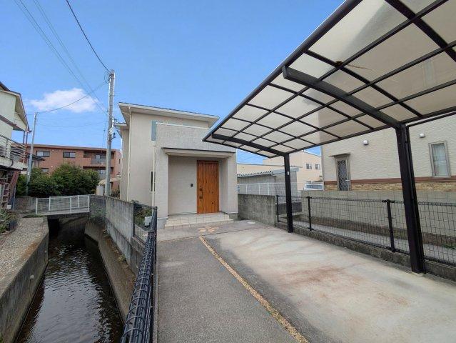 Renovated 3LDK+S Home with Atrium and Tatami Rooms in Matsuyama, Matsuyama, Ehime