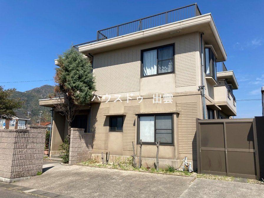 Spacious 5LDK+S House with Rooftop and 3-Car Garage in Quiet Izumo in Shimane