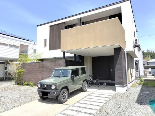Architect-Designed 3LDK with Private Courtyard and Wood Deck in Sakuradai, Akita
