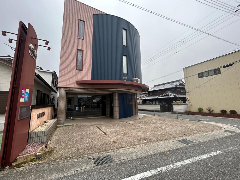 Former Boutique on a Corner Lot: Large 1K+3S Steel-Frame Building in Nishiwaki, Hyogo