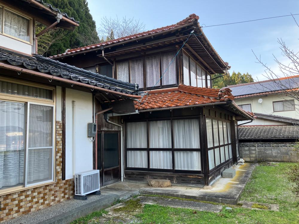 Spacious 11DK House with Garden and Mountain Views in Shimane in Shimane