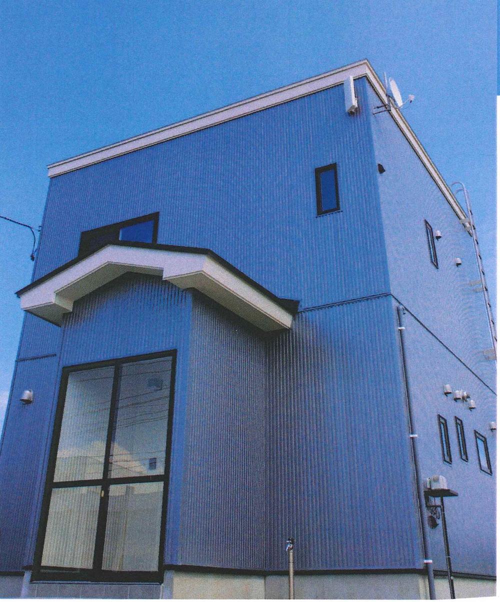 Bright Renovated 3LDK+S Home with Three-Car Parking in Kuroishi in Aomori
