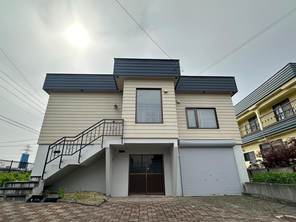 Renovated 4LDK Corner House with Garden & Garage in Quiet Bibai, Hokkaido