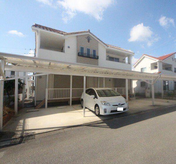 Bright 4LDK Wooden Home in Itoman with 5-Car Carport, Okinawa
