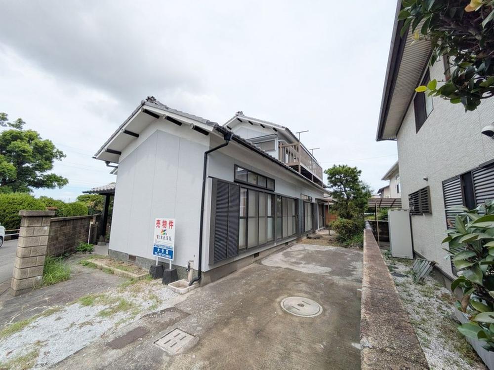 Renovated 4LDK Wooden House near Takajo Station, Oita, Oita
