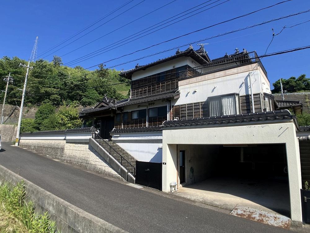 Spacious 7LDK+S Traditional House with Garden in Quiet Hamada, Osaka