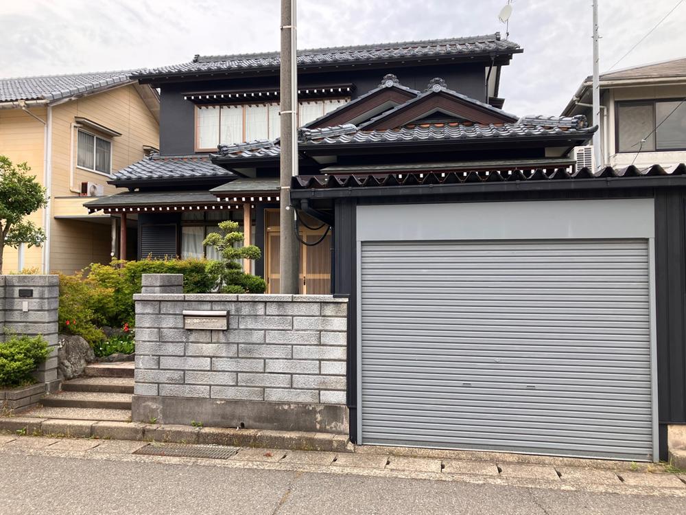 Bright Partially Renovated 5LDK+S Home in Fukui with 3-Car Parking, Fukui