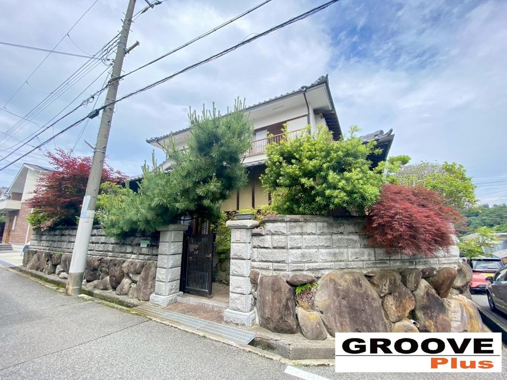 Spacious 6LDK with Tatami Rooms and a Corner Lot in Kobe, Kobe, Hyogo