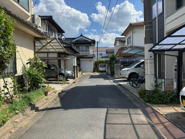 Spacious 5DK Wooden House with Tatami Rooms and Carport in Asakita, Hiroshima in Hiroshima