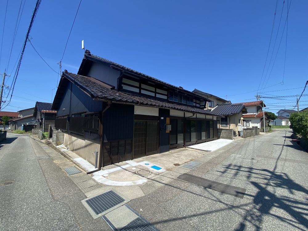 Renovated 9K Home with Parking for Two in Sotohizumi, Kahoku, Ishikawa