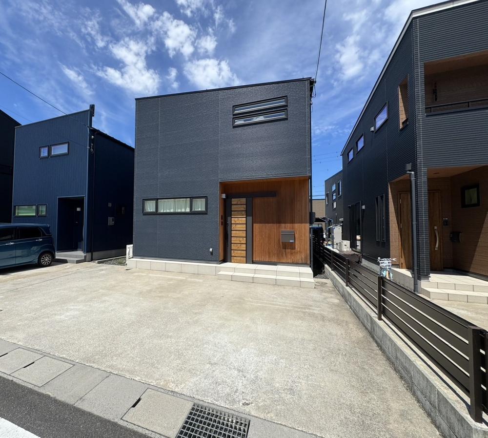 Modern Home with IH Kitchen in Tottori, Tottori