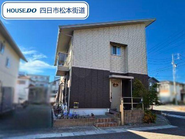Light-Filled Home with Loft, Walk-In Closet, and Balcony in Yokkaichi, Yokkaichi, Mie