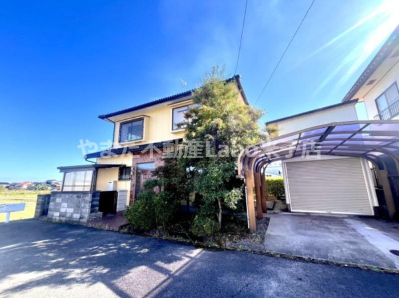 Bright 4DK Home with Tatami Rooms and Two-Car Parking in Nakashima, Tottori