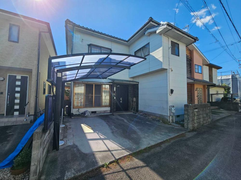 Bright 4LDK+S Home with Sunlit Balcony in Yamagoe, Matsuyama, Ehime