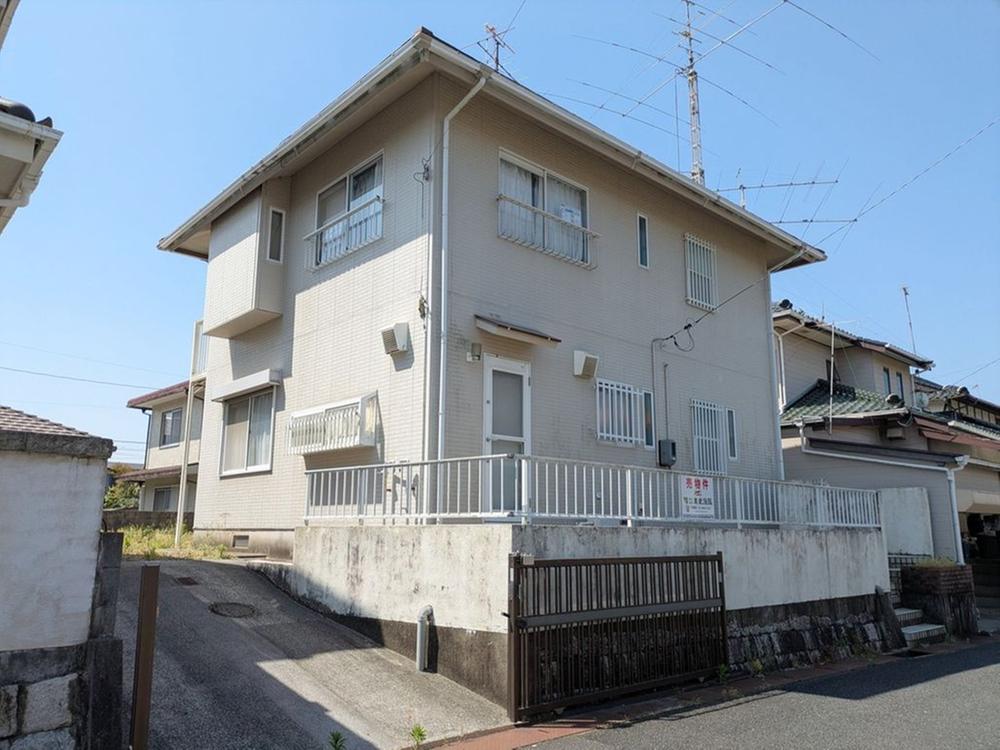 Two-Story Home with Flexible Upstairs Living Space in Takachiho, San-yoonoda, Yamaguchi