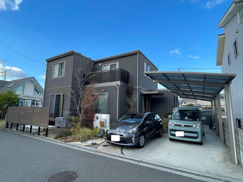 Bright 4LDK Home with Three-Car Parking in Fucho, Matsuyama, Matsuyama, Ehime