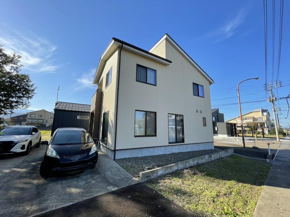 Modern 4LDK+S Home Near Kita-Arai Station, Myoko, Niigata
