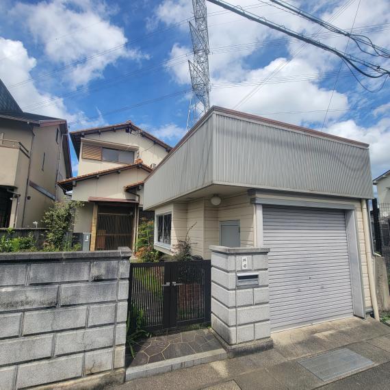 Two-Story 3LDK Home with Hardwood Flooring in Iwade, Iwade, Wakayama
