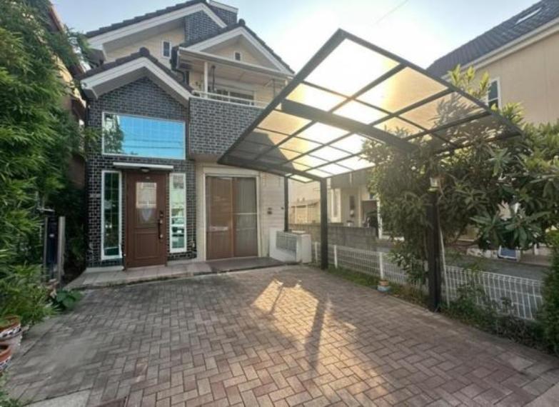 Bright 4SLDK Corner House with Parking for Two in Nishiyodogawa, Osaka