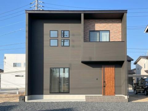 Pristine 2022-Built 3LDK Home with Open Ceiling and Triple Parking in Tottori in Tottori