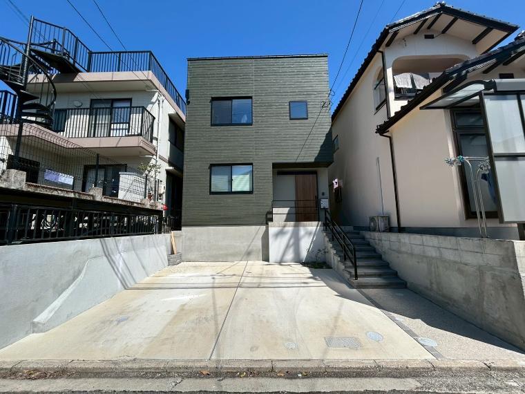 Bright & Fully Renovated 3LDK House in Hiroshima Nishi-ku with 3-Car Parking in Osaka