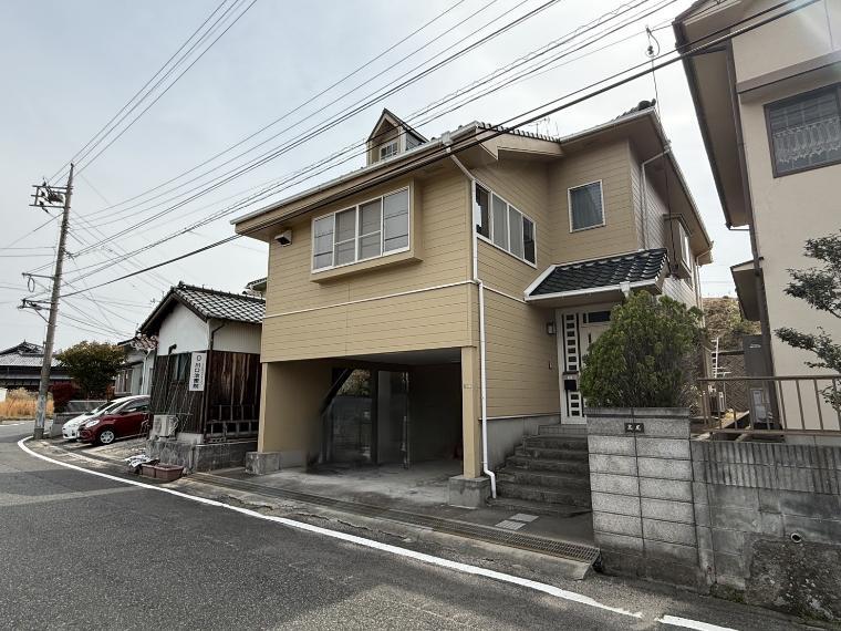 事務所・ビルトインガレージ付き、呉市音戸町のゆとりある戸建て、呉市