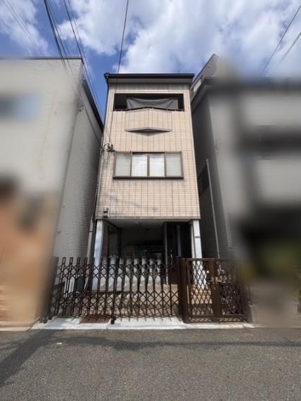 Bright 3-Story 4LDK Near Tengachaya with Triple Station Access, Osaka