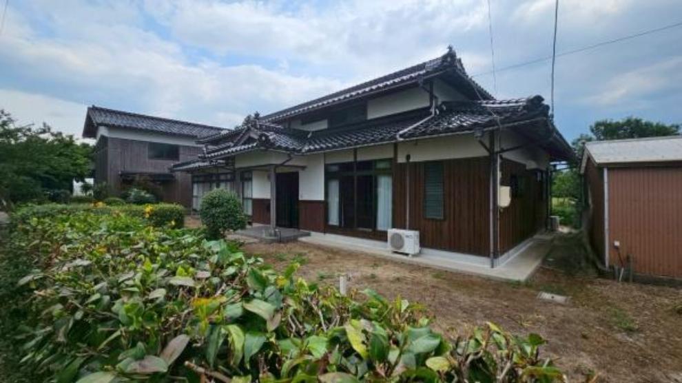 Spacious 7DK Wooden Home on a Generous Corner Lot in Matsutani, Tottori