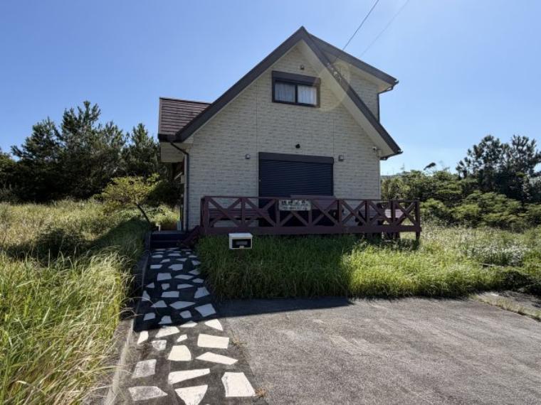 Wood-Finished 2LDK Home in Kaneshi, Nakijin, Nakijin, Okinawa